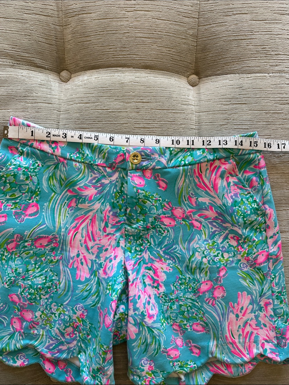Lilly Pulitzer Luxletic Aqua/Pink Patterned Scallop Hem 5” inseam High Rise Shor - Picture 4 of 7
